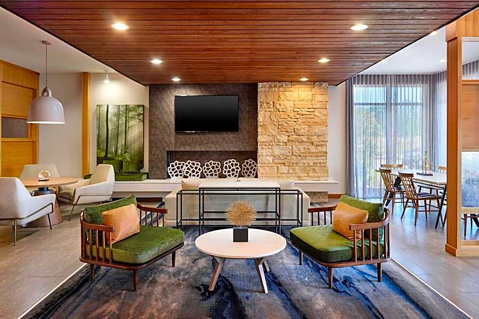 Fairfield Inn and Suites by Marriott Locust Grove I-75 South