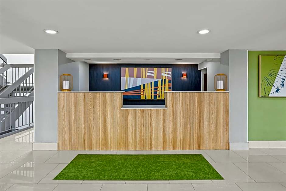 Spark by Hilton Des Plaines Chicago O'Hare