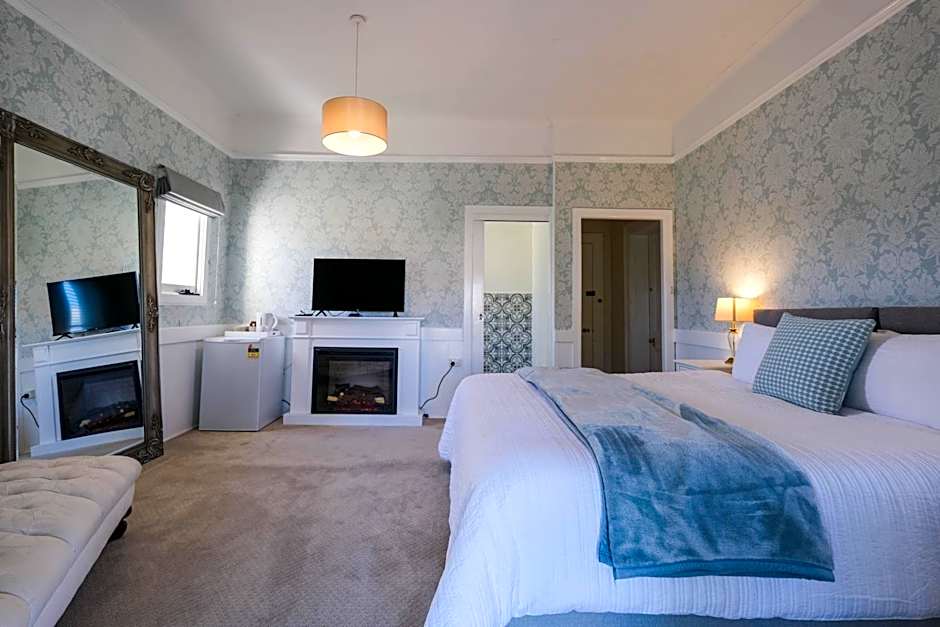Photo 1 of 10 of 1 King Bed Suite, Balcony