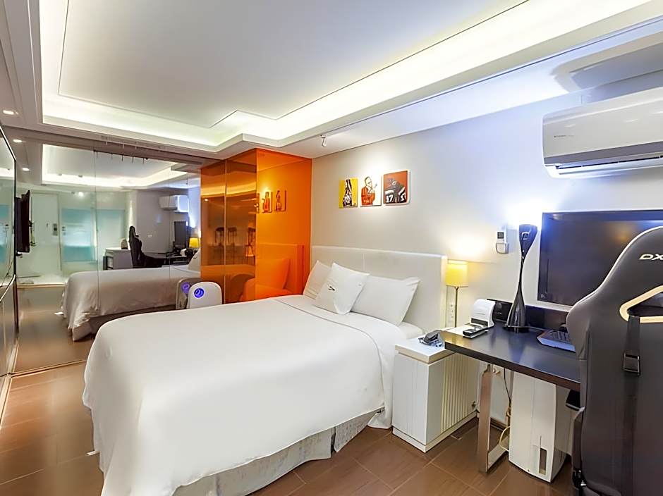 I Hotel