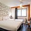 Ibis Styles Paris Tolbiac Bibliotheque