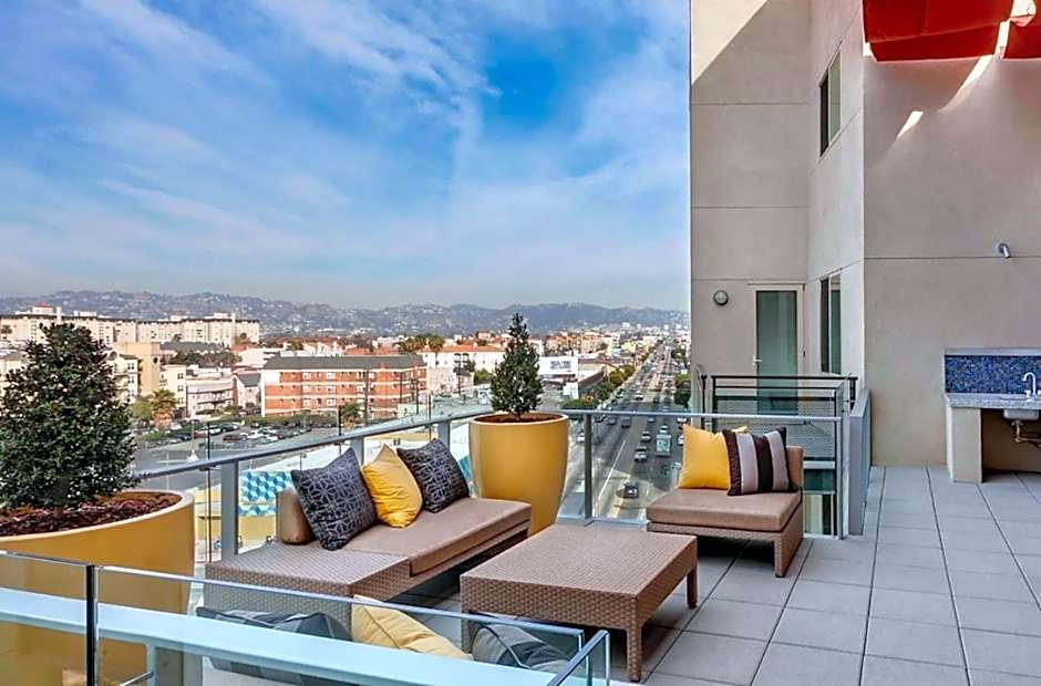 Luxury Residence Loft 3 Beds with Pool and Gym