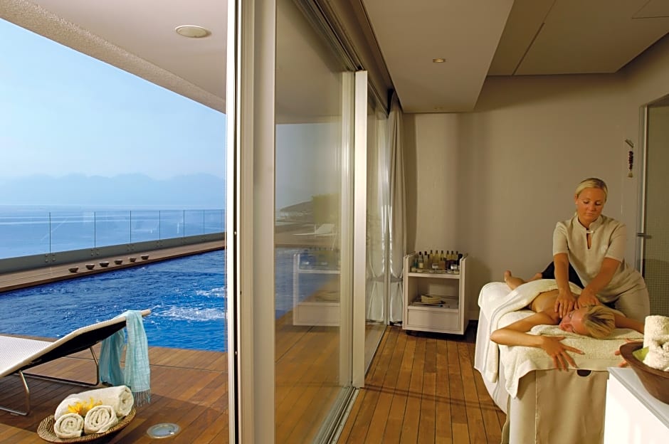 Elounda Beach Hotel & Villas, a Member of the Leading Hotels of the Wo