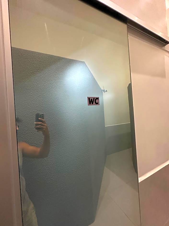 Quarto privativo com banheiro compartilhado em Pousada recém construída,a 500mts do pátio do forró