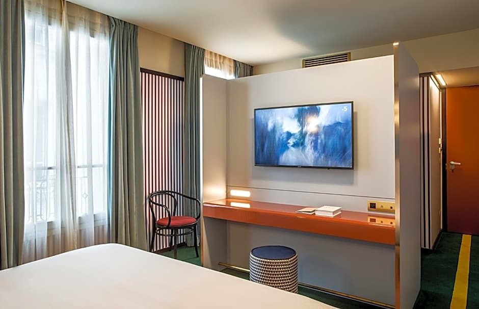 Hotel du Rond-Point des Champs-Elysees - Esprit de France
