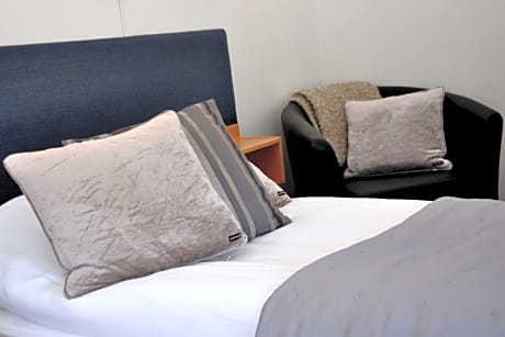 1 SINGLE BED,NSMK,SUPRM,FREEI,FULL BREAKFAST