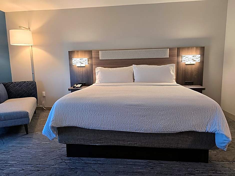 Holiday Inn Express & Suites - Smithfield/Selma By IHG