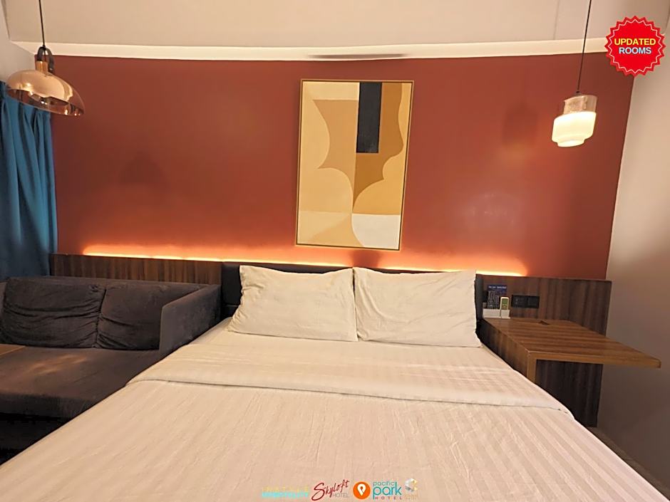 Photo 1 of 6 of Deluxe 1 Queen Bed