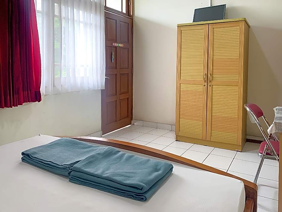 Cozy Homestay Syariah Mitra RedDoorz Bandung