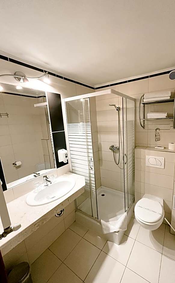 Hotel Korona Wellness, Rendezvény és Borszálloda