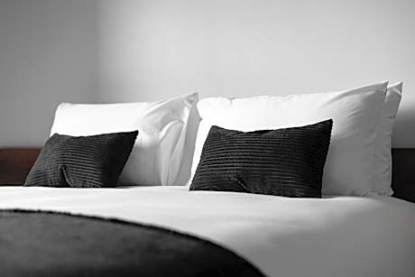 Suite with Balcony and Mountain View