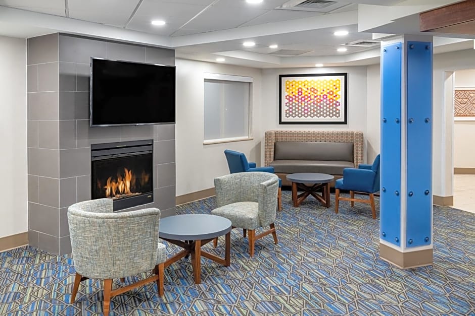 Holiday Inn Express & Suites Colorado Springs-Airport, an IHG Hotel