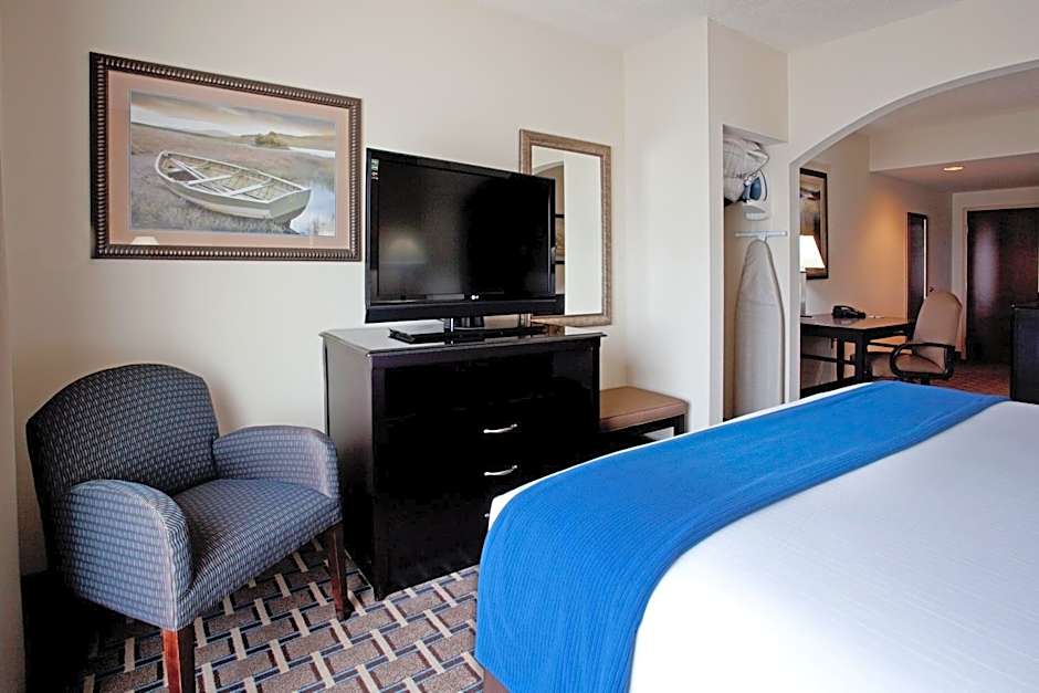 Holiday Inn Express & Suites Hope Mills-Fayetteville Arpt by IHG