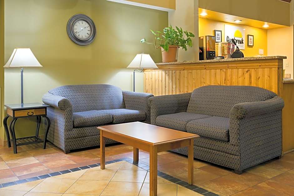Days Inn by Wyndham Clinton