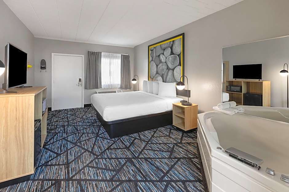 Super 8 by Wyndham Traverse City