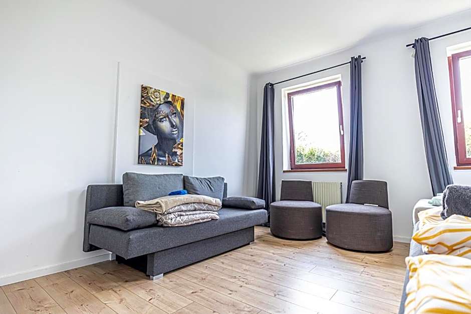 Comfy Rooms in Shared villa with Terrace and Garden