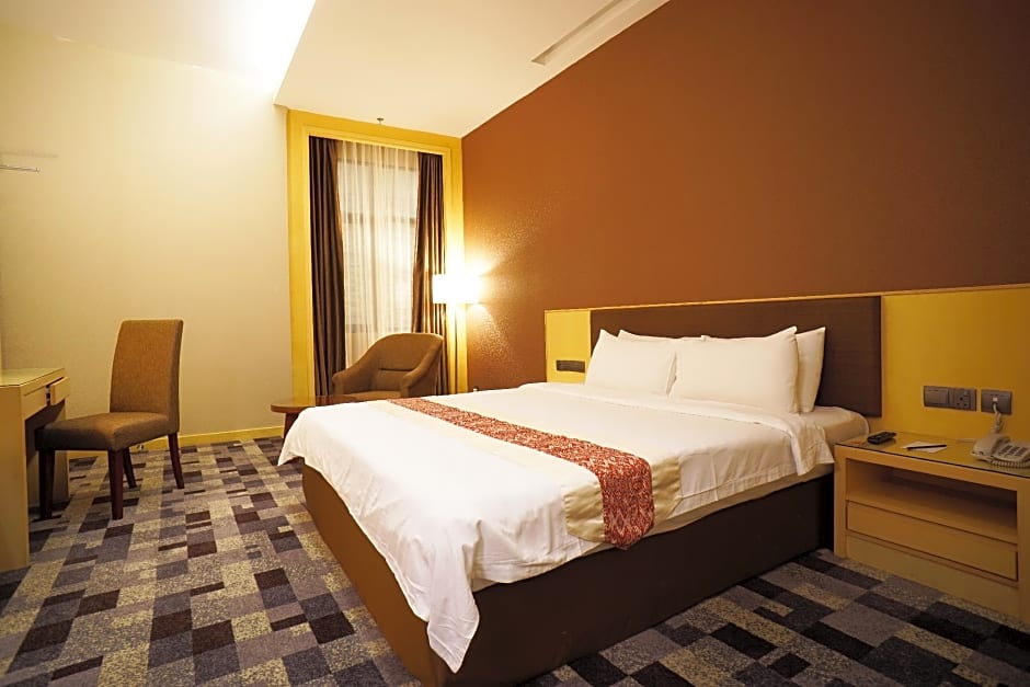 Photo 1 of 2 of Standard 1 King Bed, New Wing
