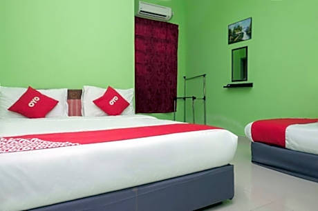 OYO 90018 River Village Hotel