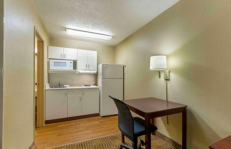 Extended Stay America Select Suites - Greensboro - Wendover Ave. - Big Tree Way