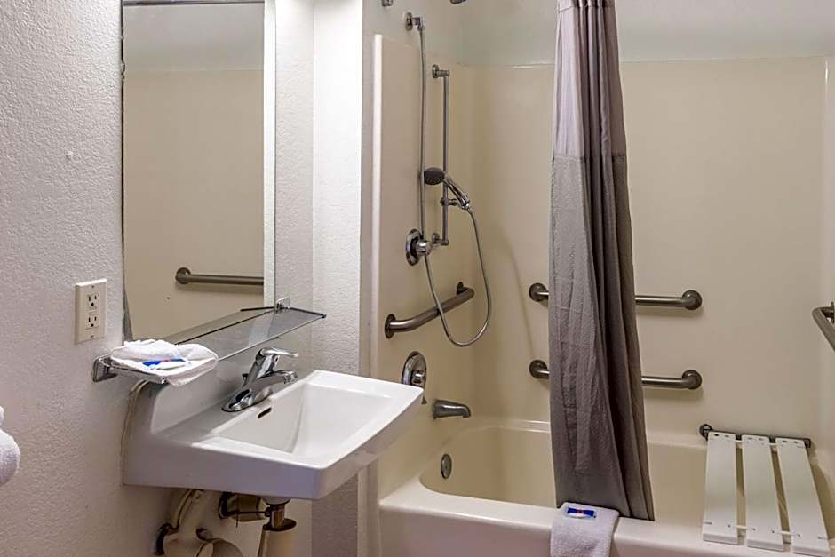 Motel 6-Bakersfield, CA - East