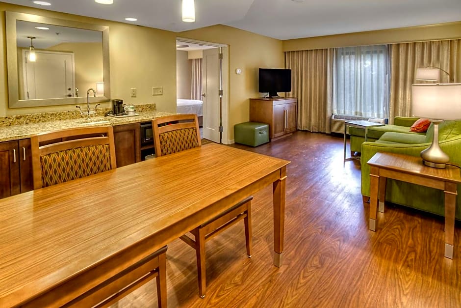 Hampton Inn and Suites Asheville Airport