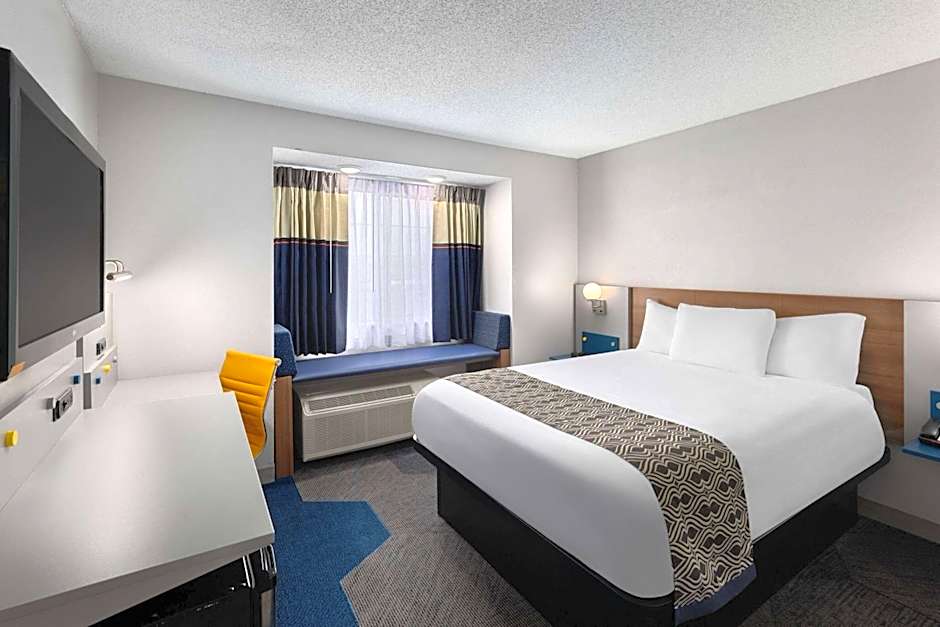 Microtel Inn & Suites by Wyndham Bowling Green