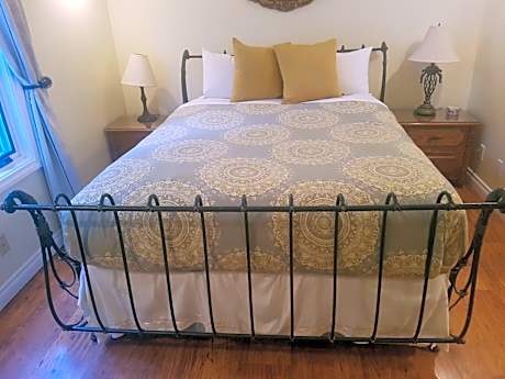 Deluxe Queen Room Rundle