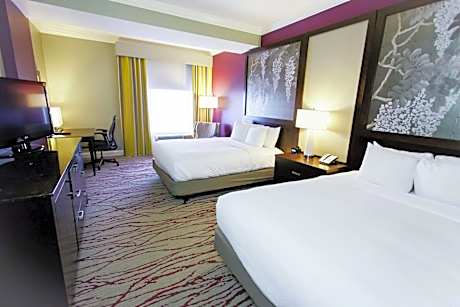 Queen Room with Two Queen Beds - Hearing Access