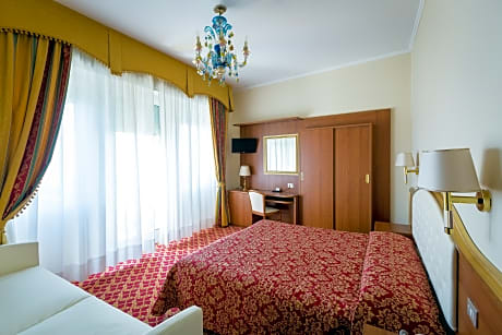 Triple room front lake