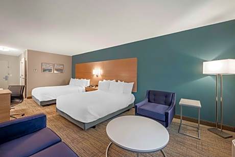 Large Queen Room with Two Queen Beds and Bathtub - Disability Access/Non-Smoking