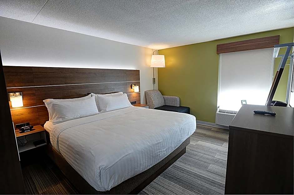 Holiday Inn Express & Suites Toronto Airport West By IHG