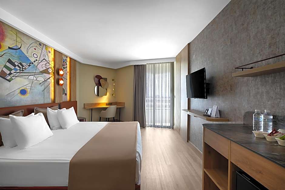 Photo 1 of 9 of Deluxe 1 King Bed and 2 Twin Beds, View