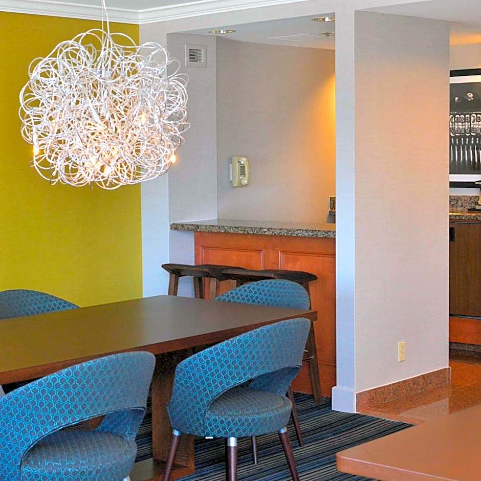 DoubleTree By Hilton Newark - Fremont