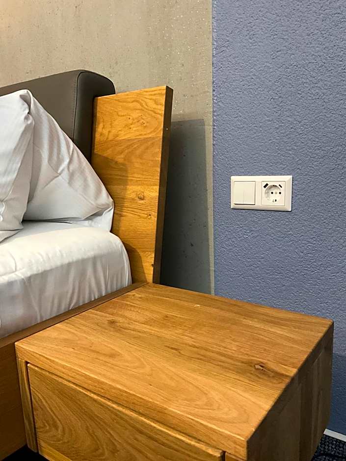 Hotel Residenz Luxury - Outletcity - Parken - Klima - 24h Check-In