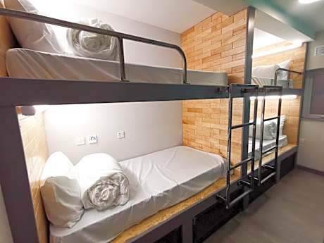 Bed in 4-Bed Mixed Dormitory Room