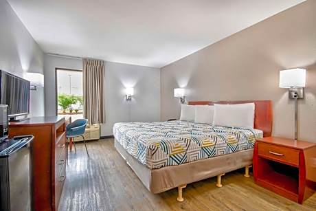 King Room - Disability Access - Non-Smoking