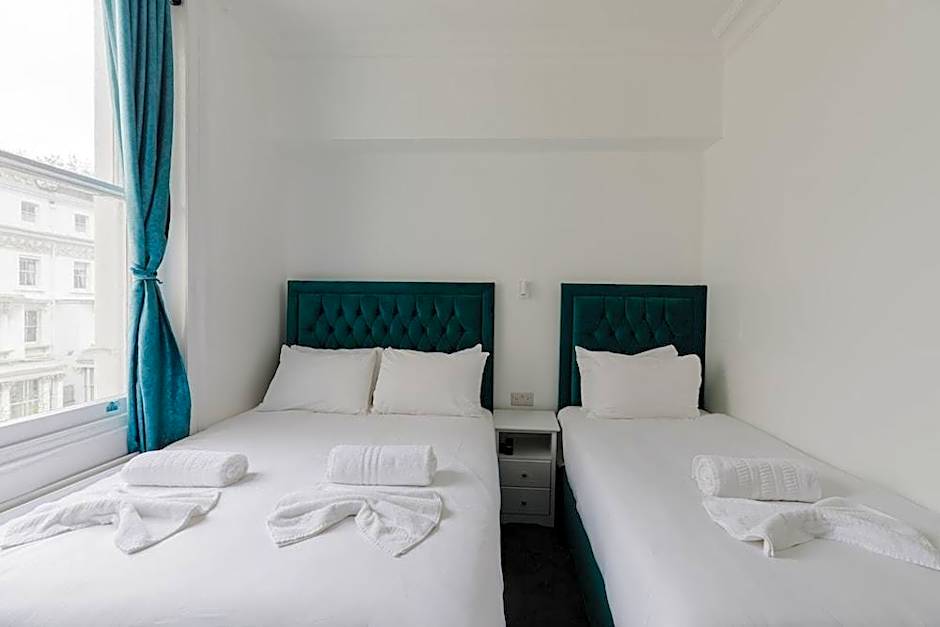 Palace Court Hotel