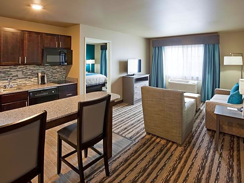 GrandStay Hotel & Suites Valley City