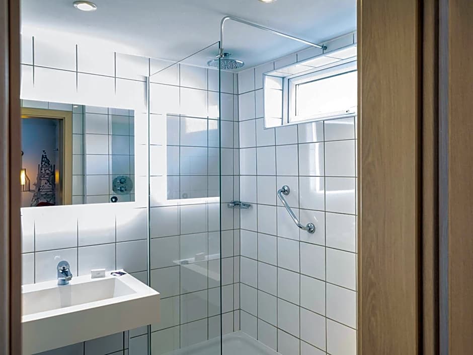 Mercure Cardiff North Hotel