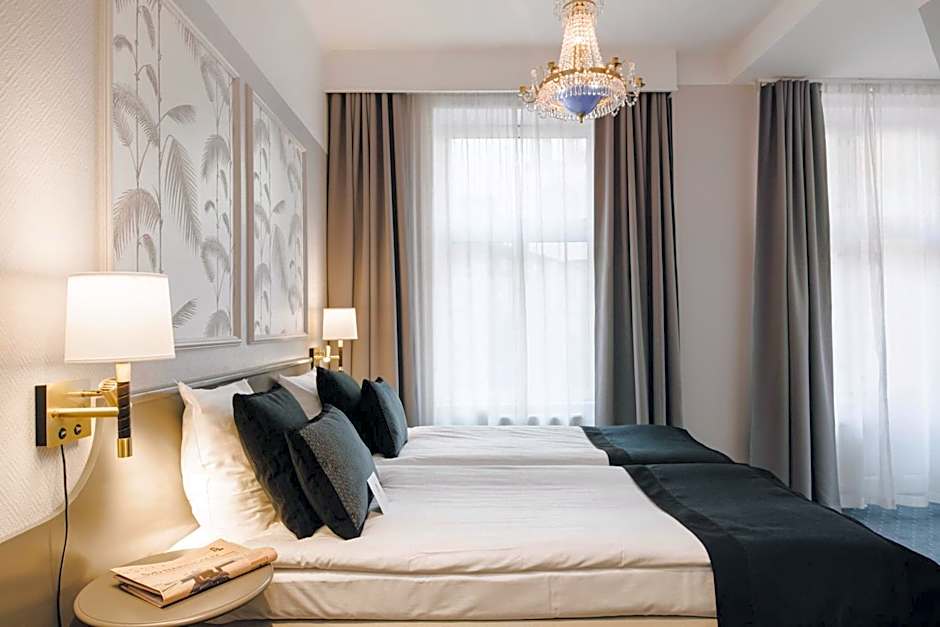 Crystal Plaza Hotel