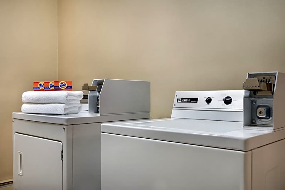 Travelodge by Wyndham Edson