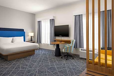 King Studio Suite with Sofa Bed - Non-Smoking