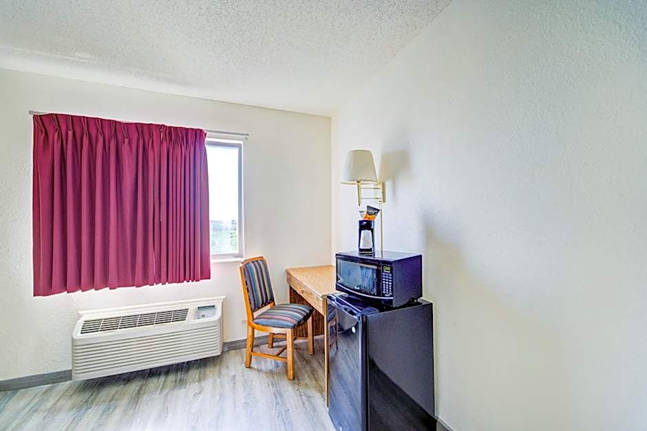 Capital O Amerihost Inn and Suites Mexico Hwy 54 MO