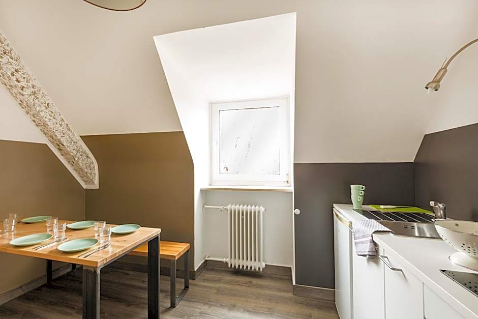 Five Reasons Hostel & Hotel