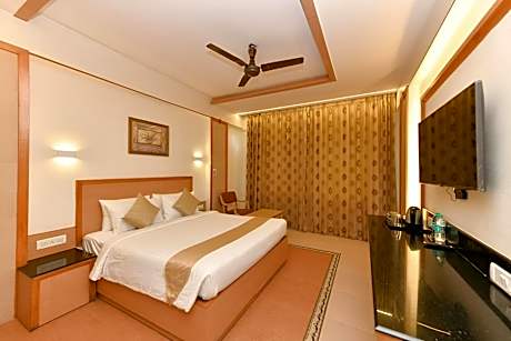 Luxury Room with Air Conditioning with 15% Discount on F&B and 10% Discount on Spa, Complimentary Early Check in or Late Check Out by 2 Hrs