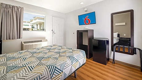 Double Room - Disability Access - Non-Smoking