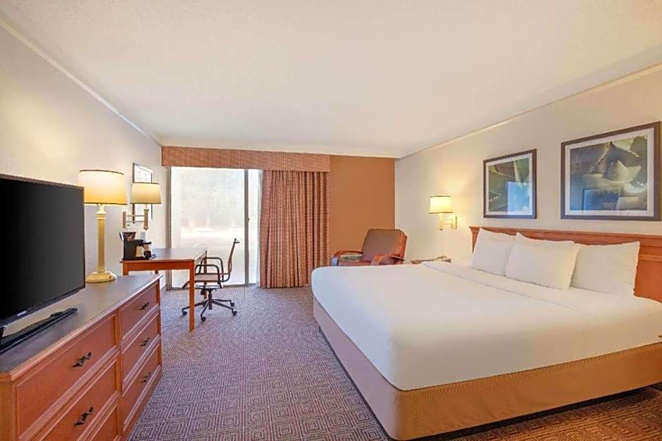 Baymont by Wyndham Intl Speedway/I-95/Daytona Beach