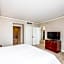 TRUMP INTL 2 BEDROOM APARTMENT 1600 Sqf Ocean and Bay View