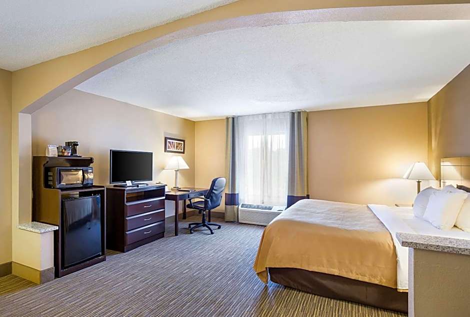 Quality Inn I-70 Near Kansas Speedway