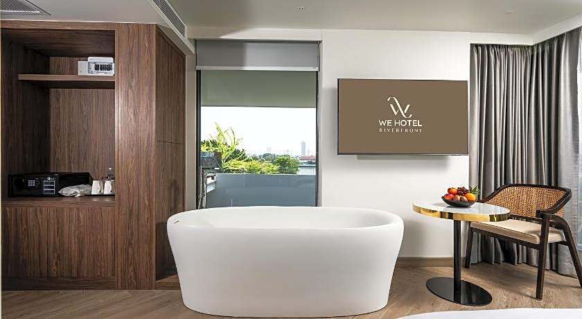 WE HOTEL RIVERFRONT